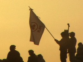 La Bandera de la Paz en la Cima de la Peña Mágica de Bernal-Querétaro